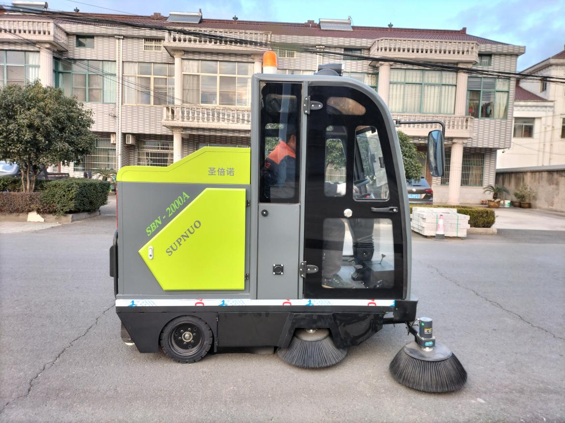 江山龙马清扫车